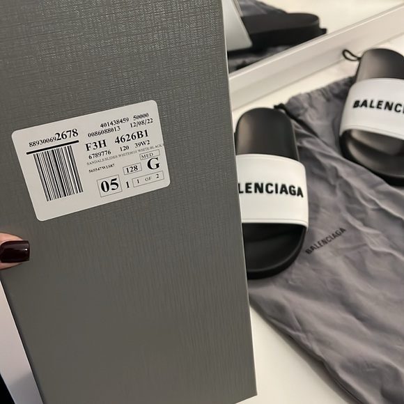 Authentic Balenciaga pool slides - Picture 6 of 7